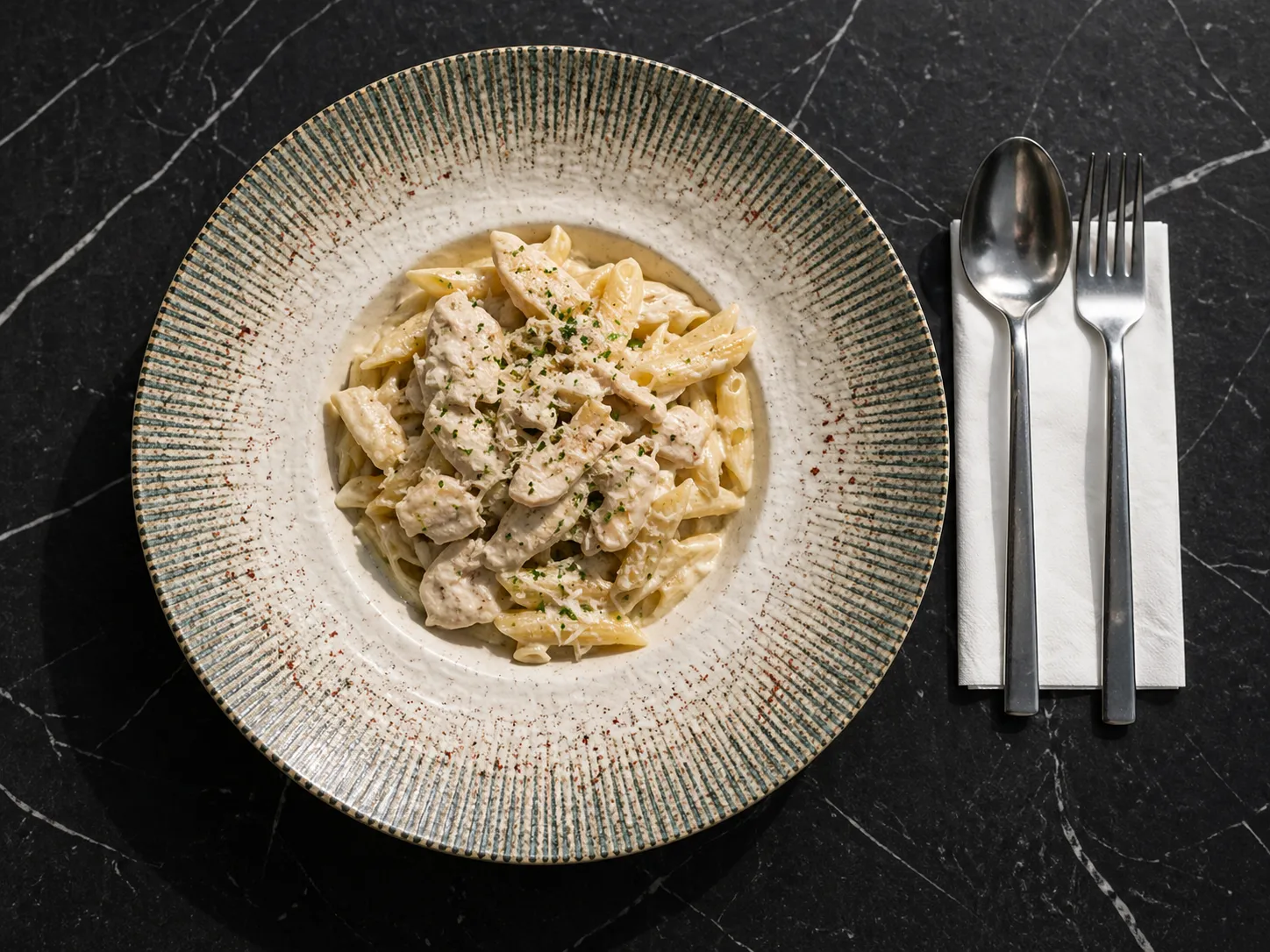 Tavuklu Mantar Soslu Penne