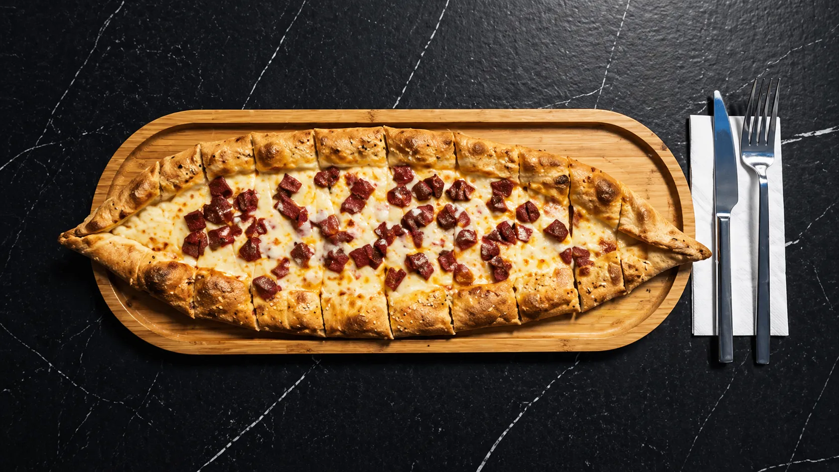 Kasarli Sucuklu Pide